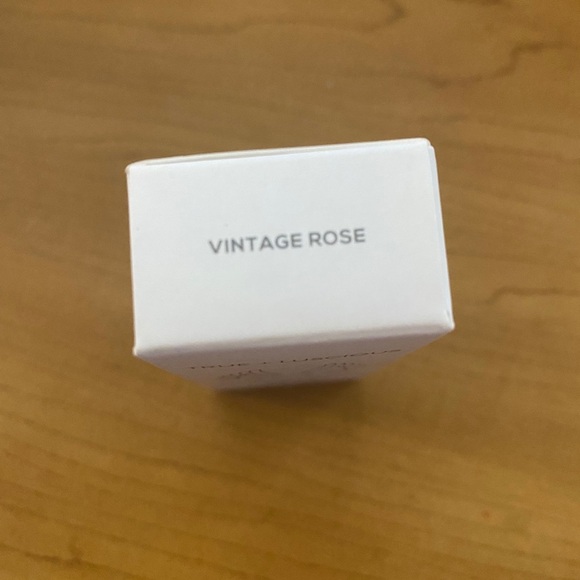 True + Luscious super moisture lipstick - Picture 5 of 8